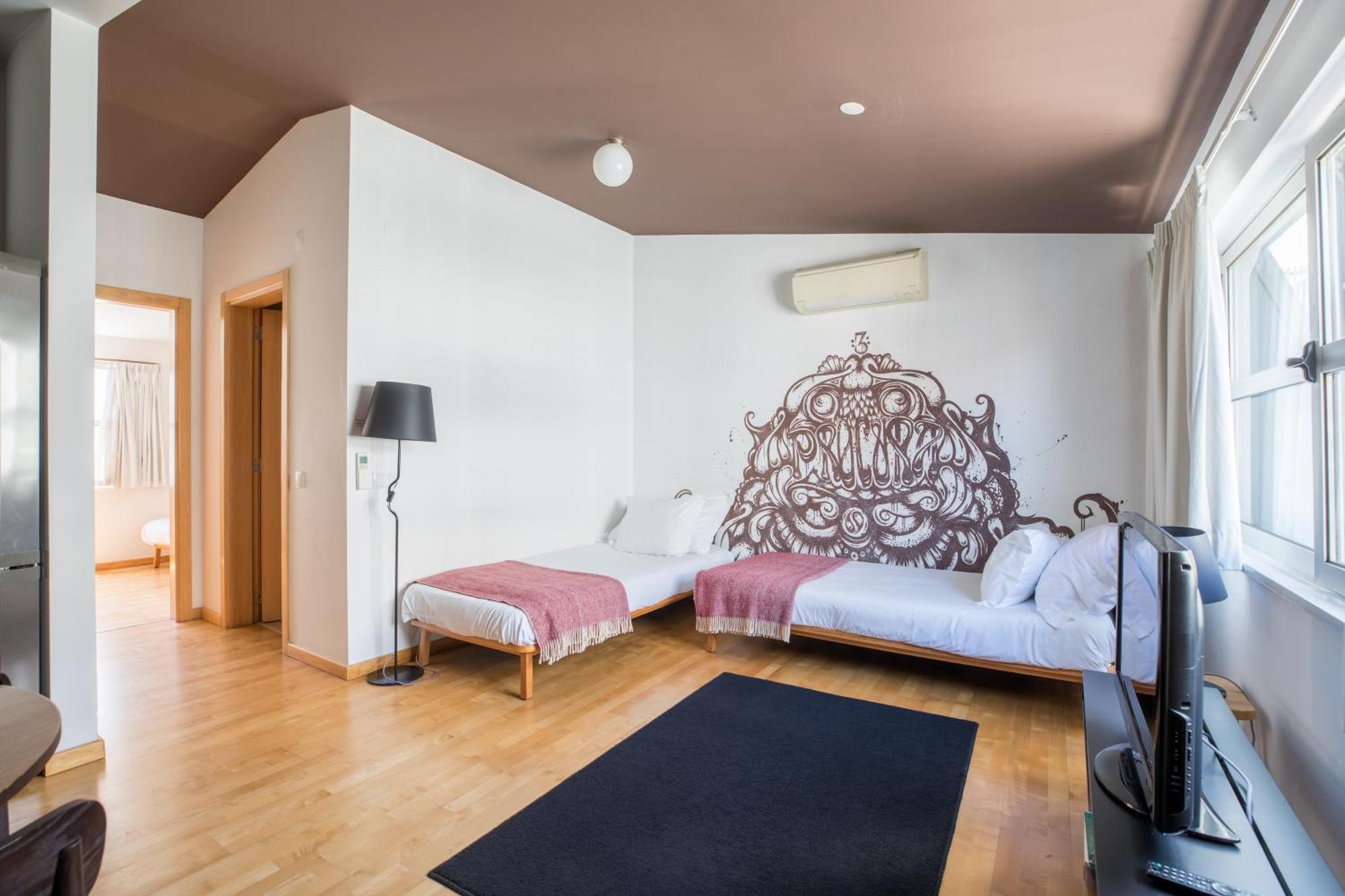 The Lisbonaire Apartments Room photo
